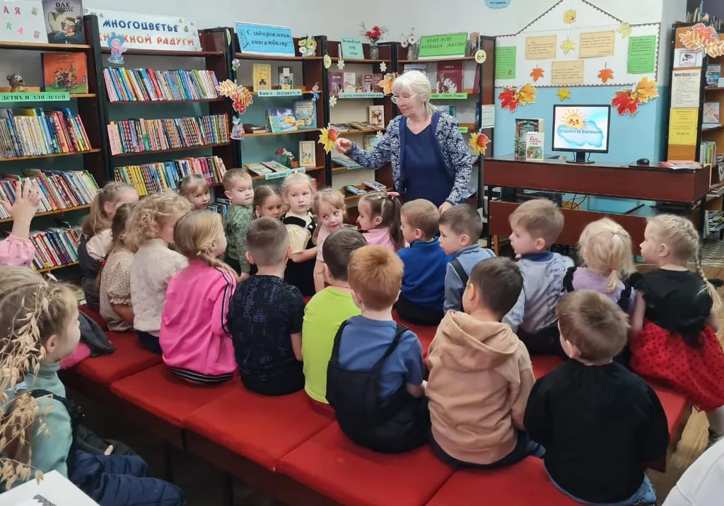 Познавательно-поэтический час «Светлый праздник мамин день»