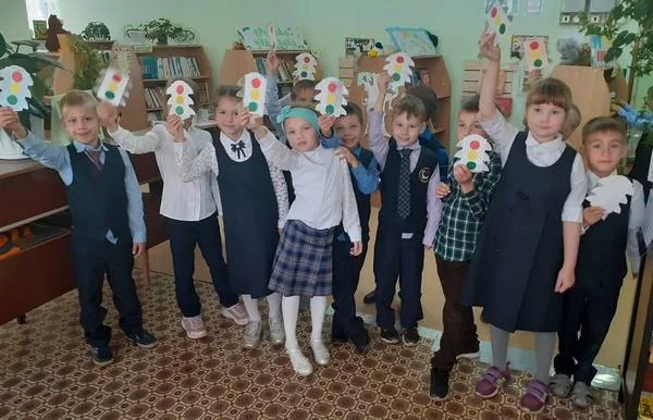 Познавательный урок "Будьте осторожными, знайте знак дорожный вы!"