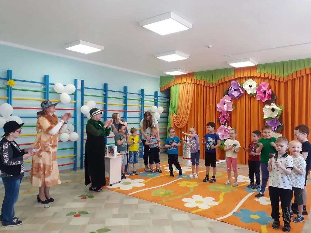 День защиты ребятишек – и девчонок, и мальчишек.