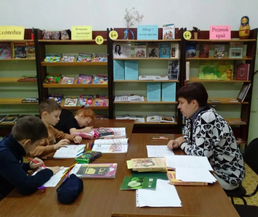 Лингвистический кружок «Happy friends». Тема «What colours do you know? Какие цвета вы знаете?»