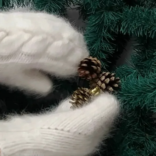 Выставка "Цвет снега на руках"