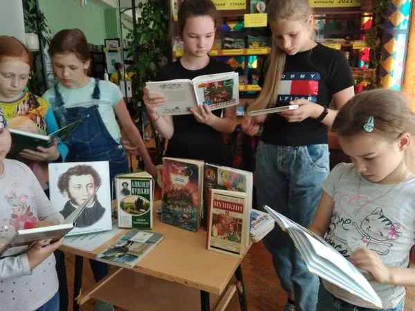 Час сказки «Постучался в гости к нам петушок весёлый»