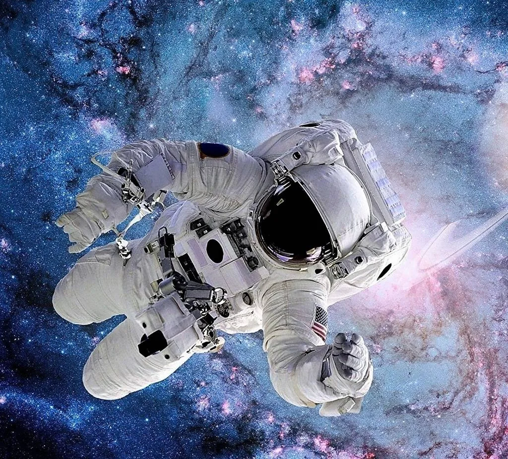 Информационно-тематический стенд «Дорогами космических орбит»