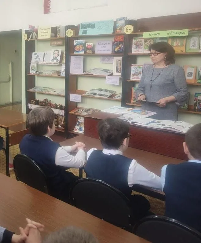 Познавательный час «Полетели в космос!»