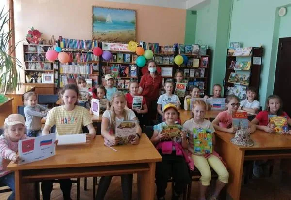 Познавательный час «Это наш дом, это наша Россия»