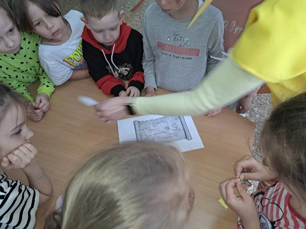 Пусть детство звонкое смеётся