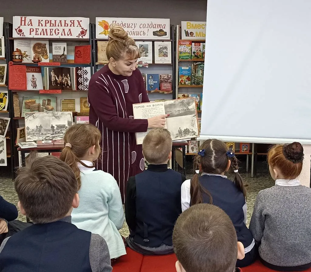 На Мамаевом кургане тишина…