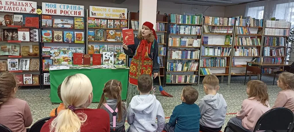 Красную книгу мы вместе читали…