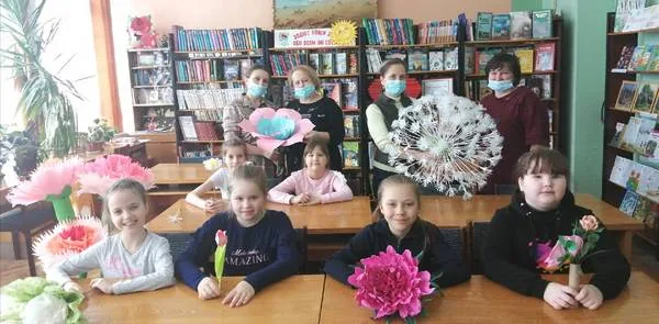 Познавательный час «Цветами улыбается земля»