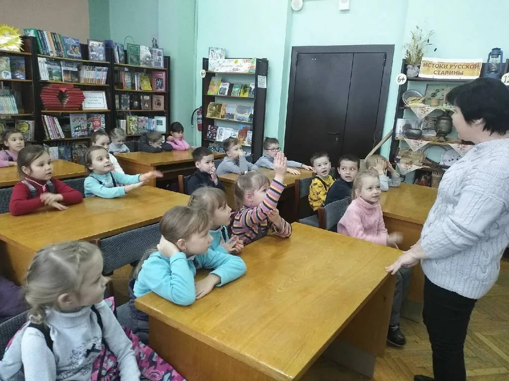 Литературно-музыкальный час «Светлое имя – мама»