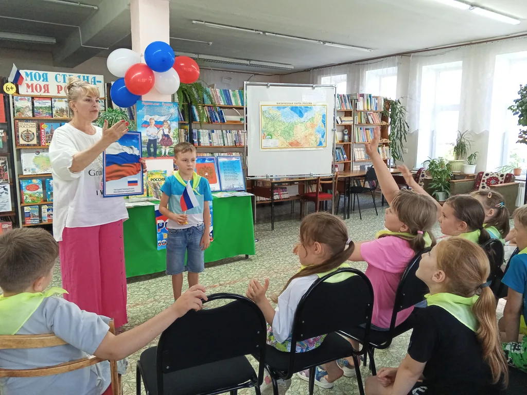 С Днем рождения, Россия!