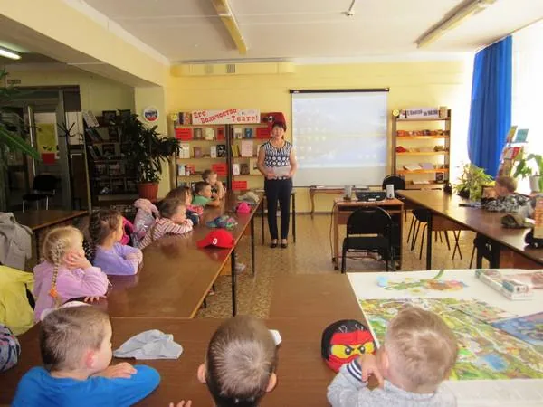 Физкультминутка «Мы зарядку делали, прыгали и бегали»