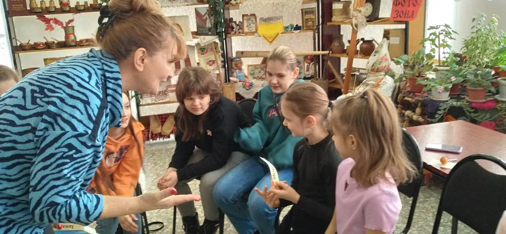 Очень любят праздник книжки и девчонки, и мальчишки