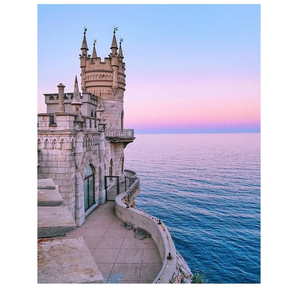 Познавательный час «Россия и Крым – едины»