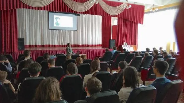 Час фронтовой лирики «Их строки в бой вели солдат»