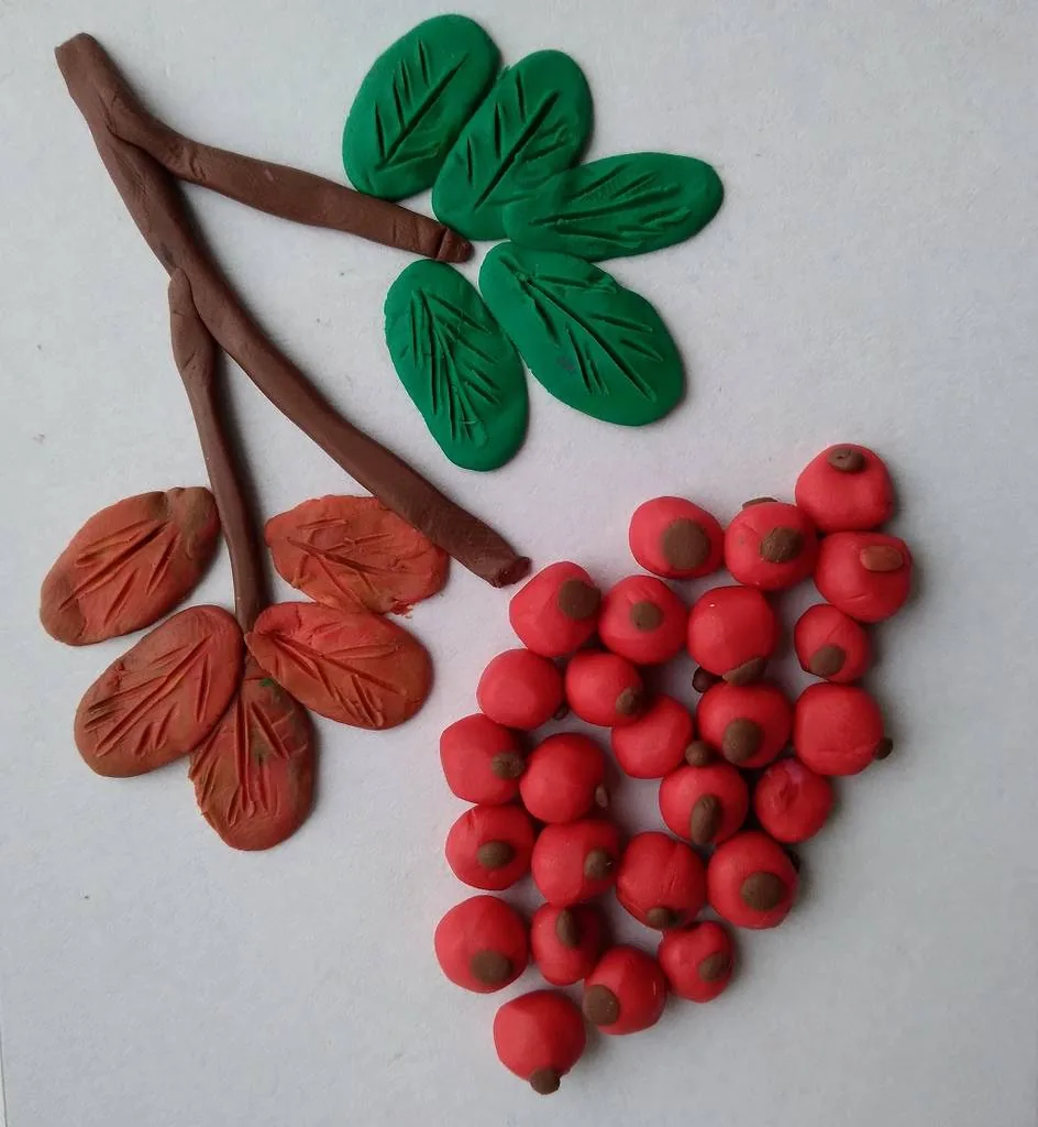 Рябина из пластилина