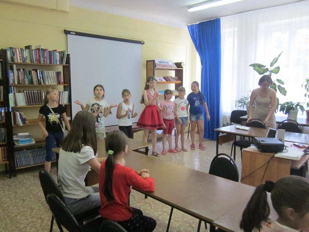 С друзьями! Летом! Во дворе!