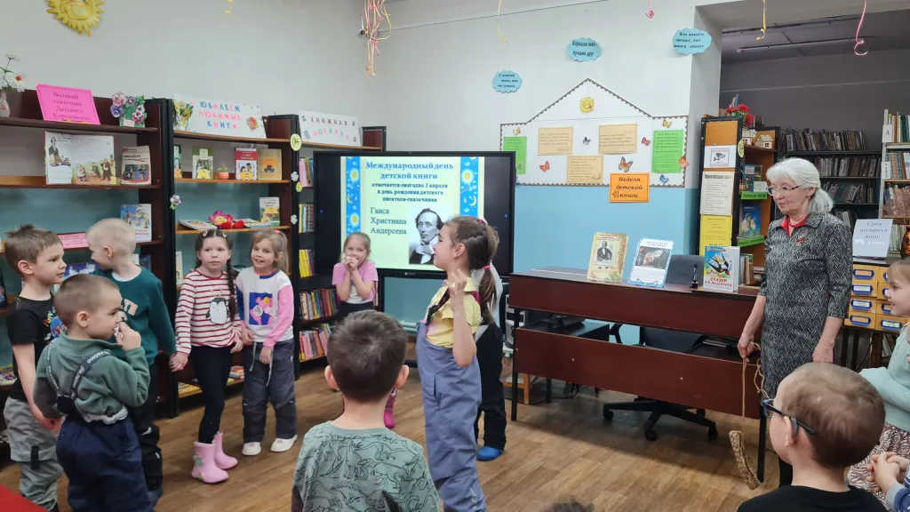 Слайд-встреча «Шёл по городу волшебник»