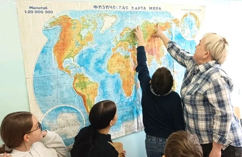 Познавательный час "Коренные малочисленные народы России"