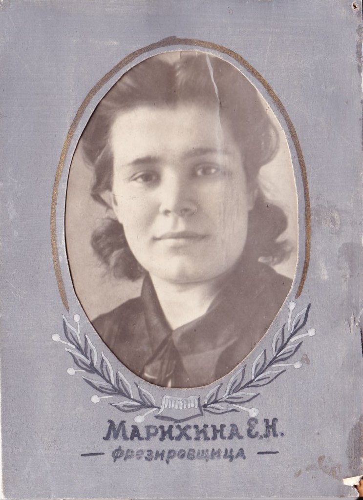 Молодая фрезеровщица