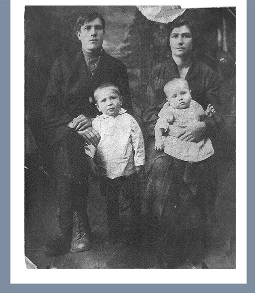 Фото с семьей 1928