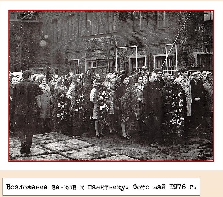 Венки к Памятнику