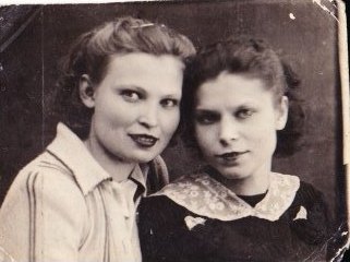 Васина Тамара с подругой