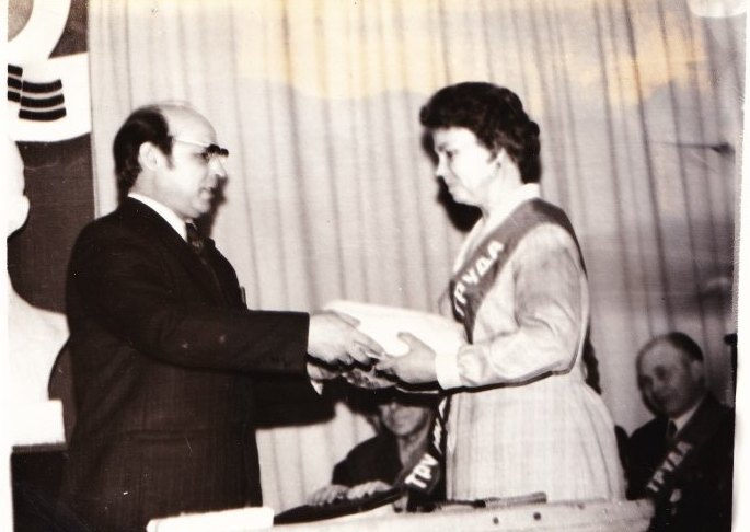 Поздравляет Вашкевич