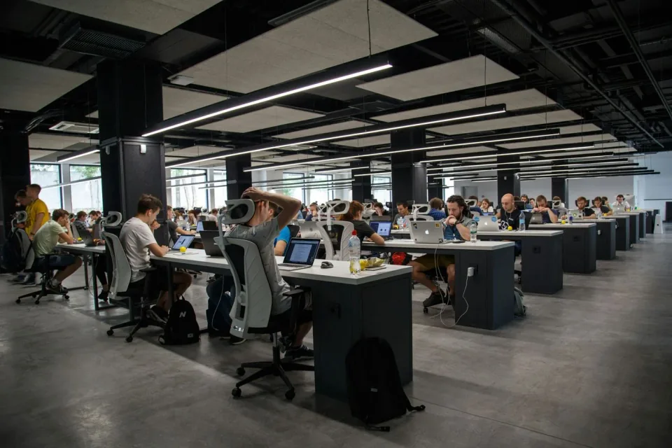 Сотрудники Anoveon Smart Tech за работой