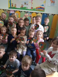 Группа «Солнышки» поздравляет пап и всех защитников Отечества с праздником 23 февраля!