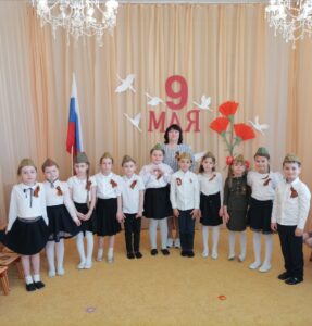 Воспитанники групп «Почемучки» и «Кнопочки» поздравляют с праздником Победы!