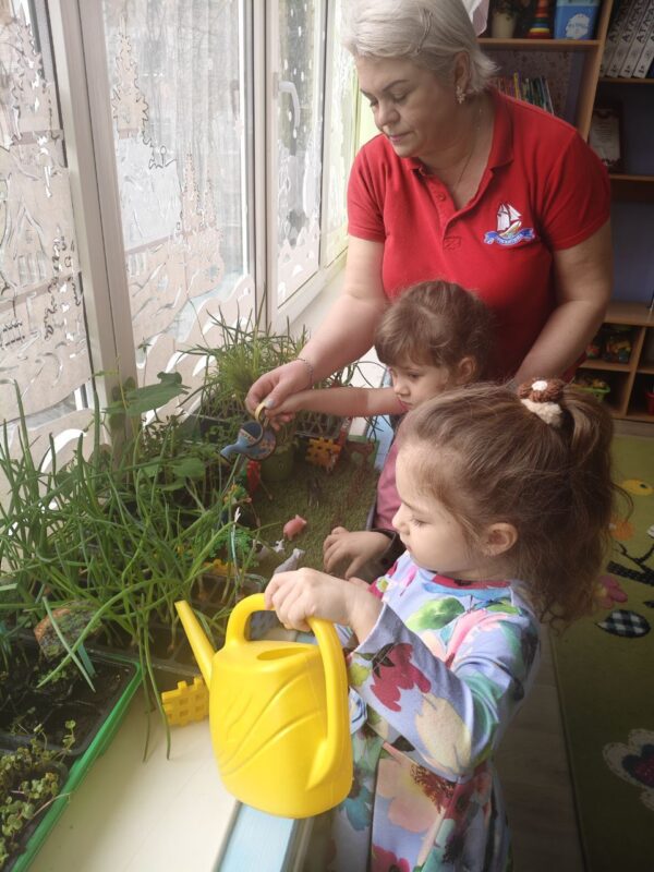 Ребята группы «Фантазеры» стали участниками ежегодного экологического  проекта  «Огород на окошке»!