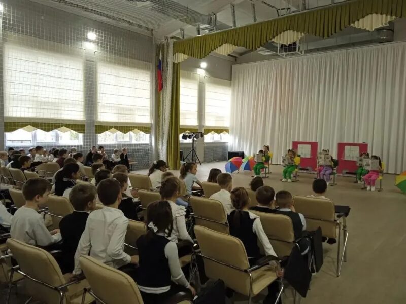 Наш театр — в гостях у школы!