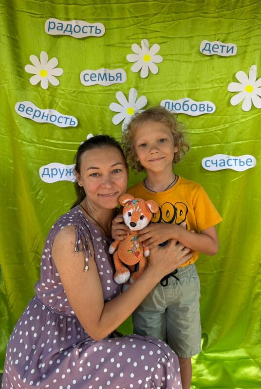 От ребят группы «Родничок» — тёплые поздравления с Днём семьи, любви и верности!