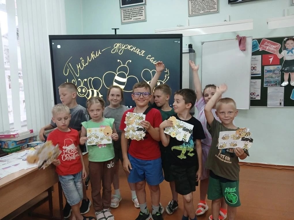 15 июня в пришкольном лагере стартовал день «Будь с Россией».