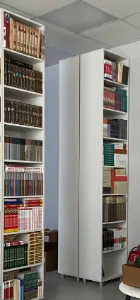 Стеллаж белый книжный