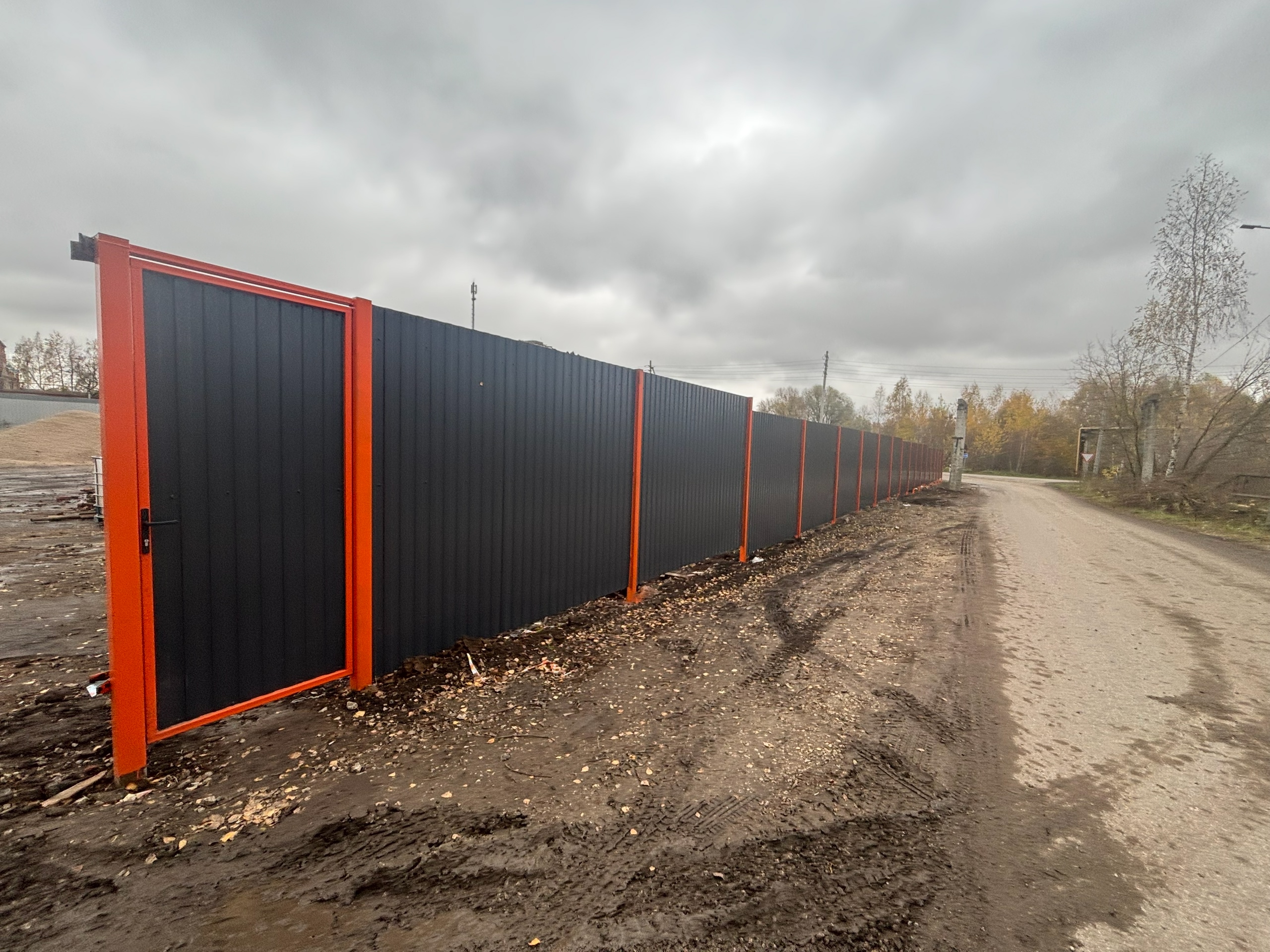 Забор из профнастила (графит) — усиленный каркас на длинном контуре — фото 2