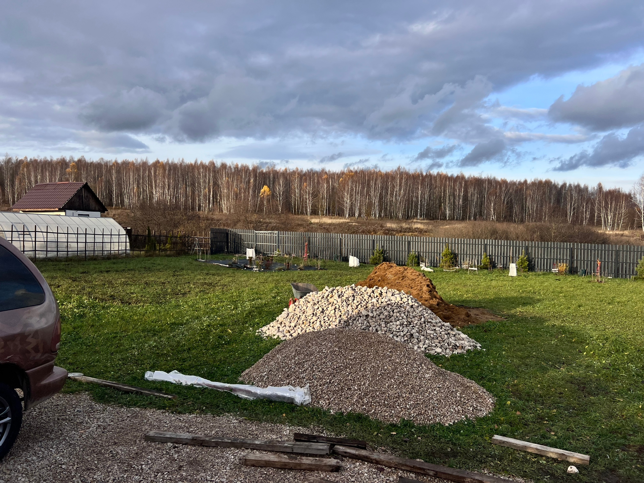 Забор из евроштакетника (графит) с воротной группой — фото 2