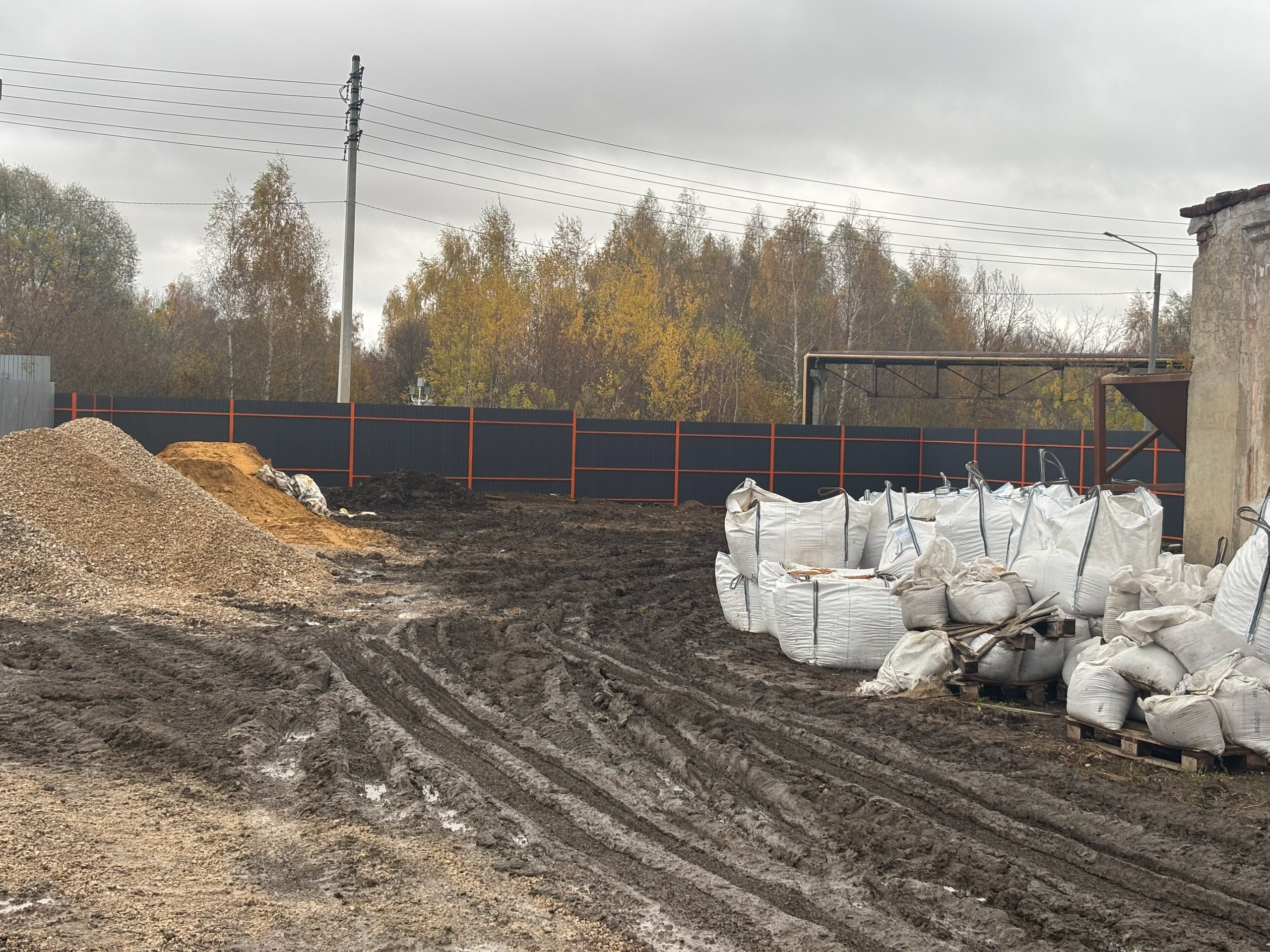 Забор из профнастила (графит) — усиленный каркас на длинном контуре — фото 5