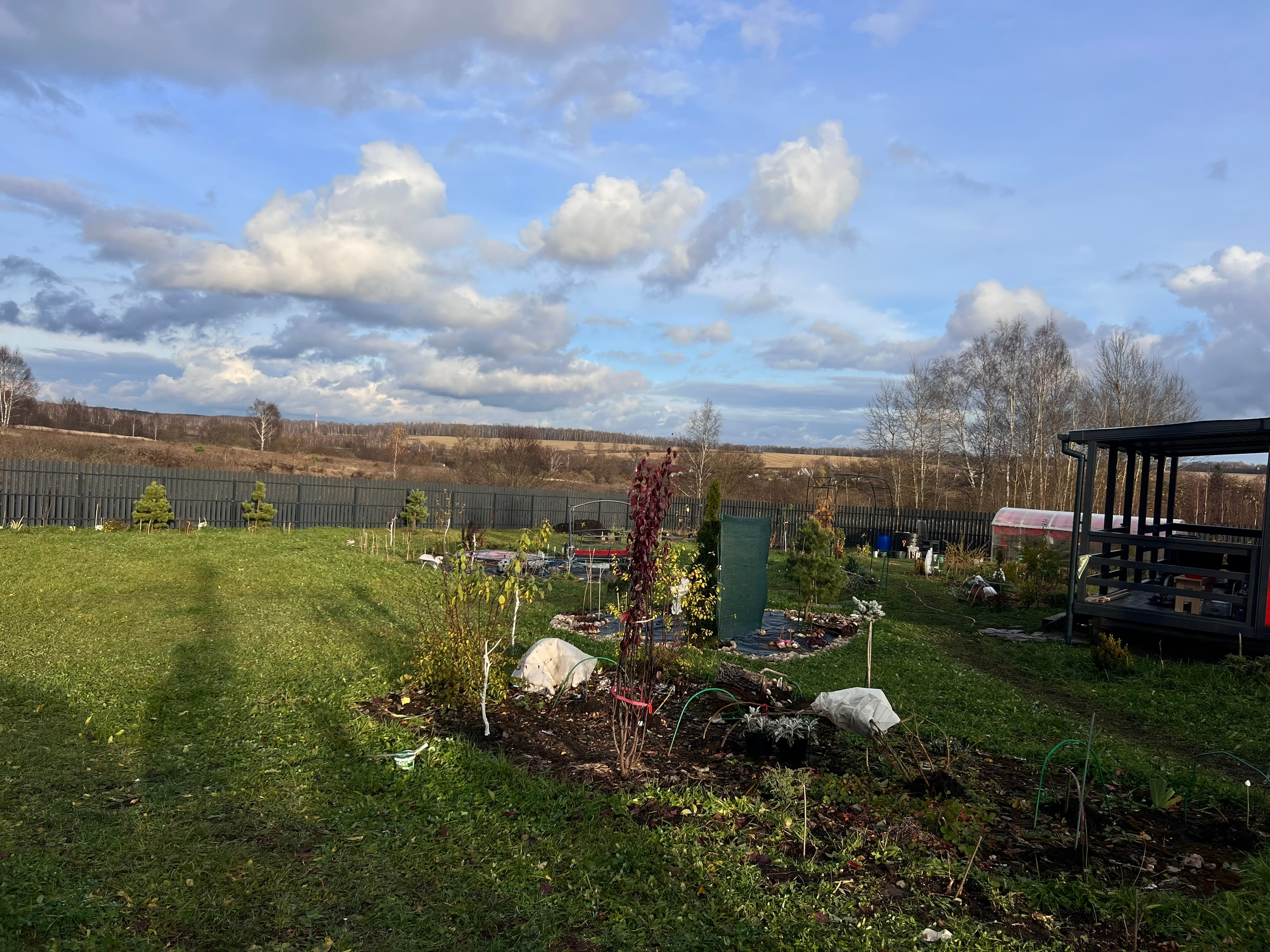 Забор из евроштакетника (графит) с воротной группой — фото 3