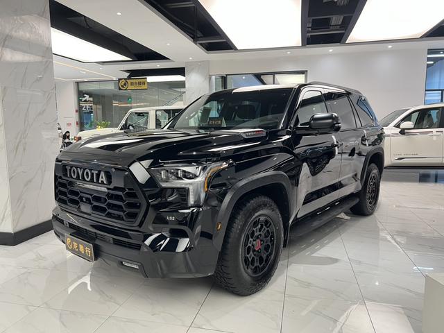 Toyota Sequoia - фото 0