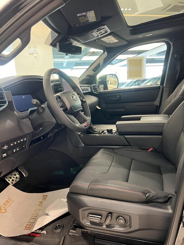 Toyota Sequoia - фото 3