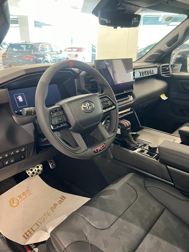 Toyota Sequoia - фото 4