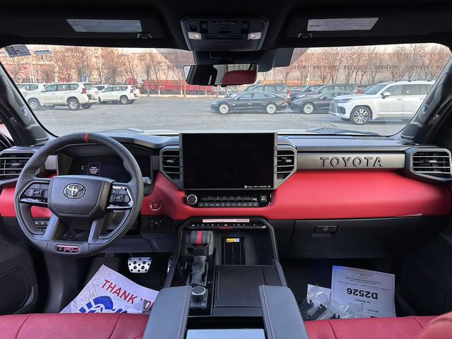 Toyota Sequoia - фото 4