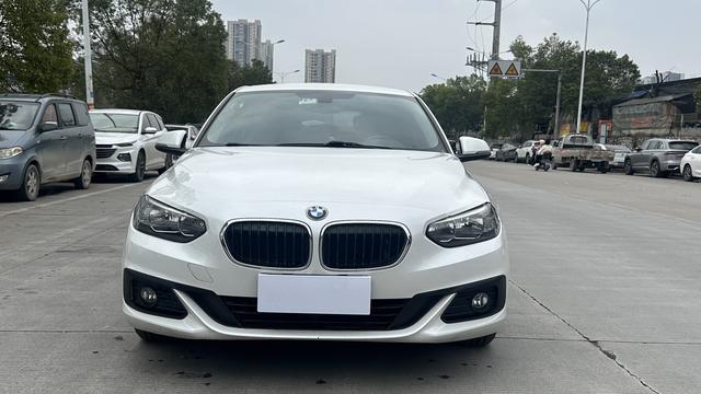 BMW 1-Series - фото 1
