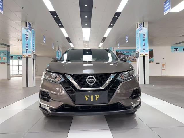Nissan Qashqai - фото 1