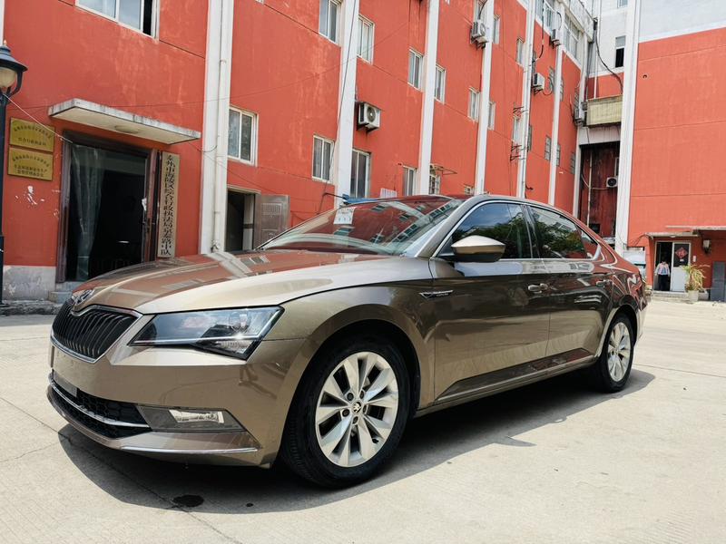 Skoda Superb - фото 0