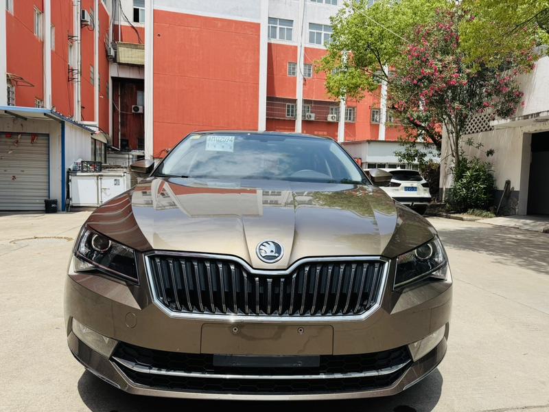 Skoda Superb - фото 1