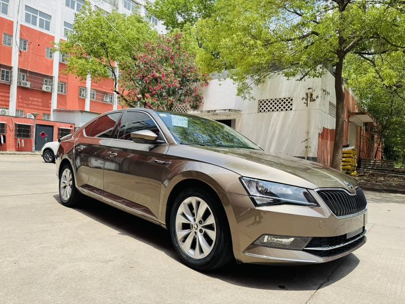 Skoda Superb - фото 2