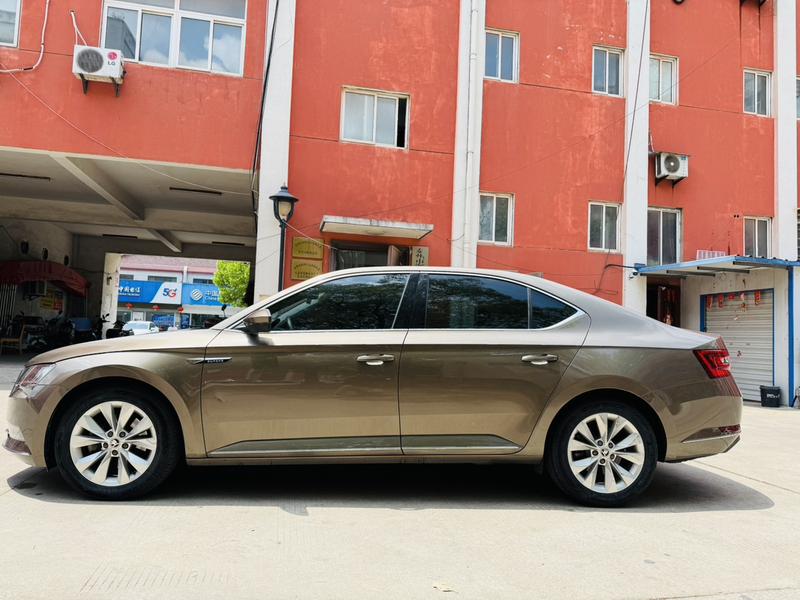 Skoda Superb - фото 3